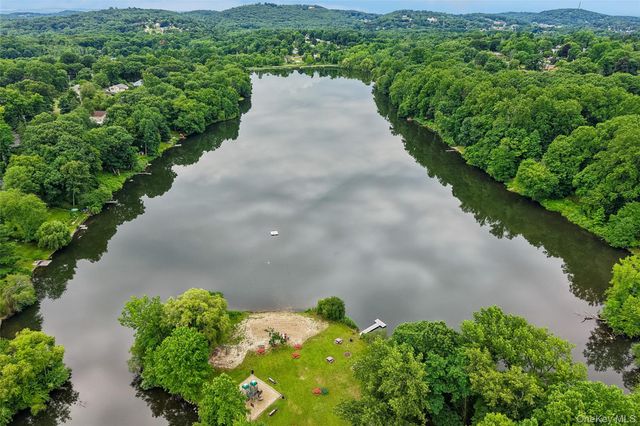 5 Lacona Road, Mahopac, NY 10541