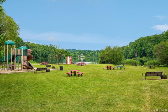 5 Lacona Road, Mahopac, NY 10541