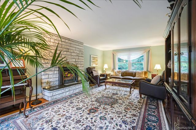 5 Lacona Road, Mahopac, NY 10541