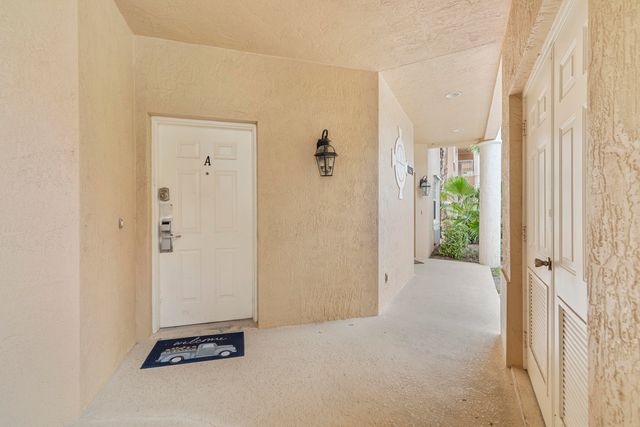 8228 Mulligan Circle, Port St. Lucie, Port St Lucie, FL 34986