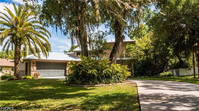 7314 Sean LN, North Fort Myers, FL 33917