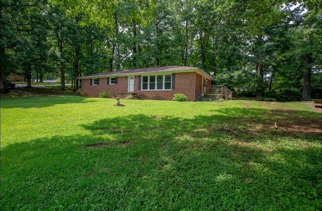 102 Woodland Dr, Dickson, TN 37055