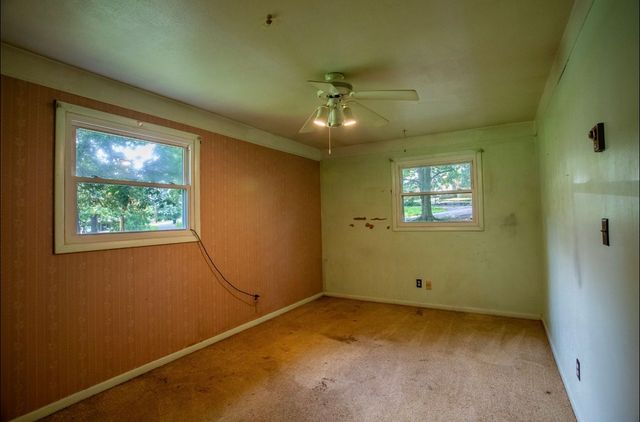 102 Woodland Dr, Dickson, TN 37055