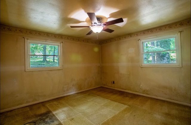 102 Woodland Dr, Dickson, TN 37055