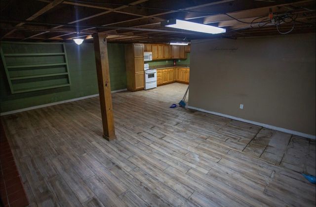 102 Woodland Dr, Dickson, TN 37055