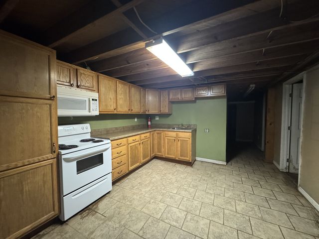 102 Woodland Dr, Dickson, TN 37055