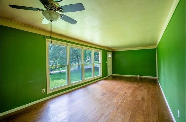 102 Woodland Dr, Dickson, TN 37055