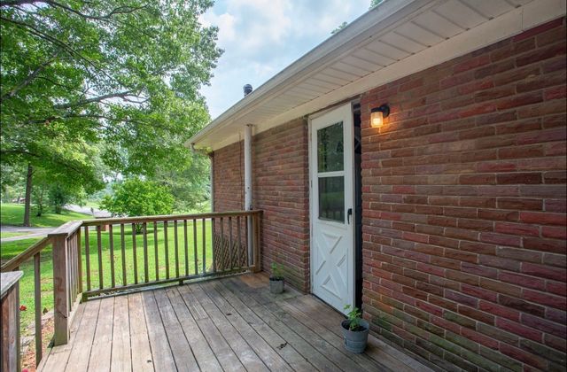 102 Woodland Dr, Dickson, TN 37055
