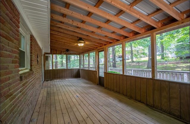 102 Woodland Dr, Dickson, TN 37055
