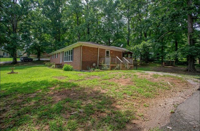 102 Woodland Dr, Dickson, TN 37055