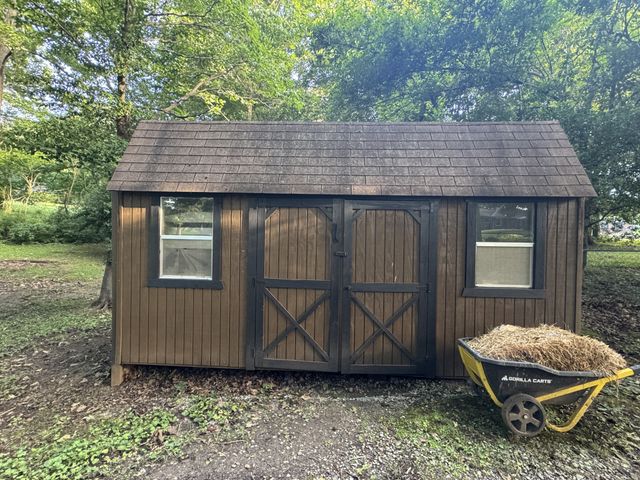 102 Woodland Dr, Dickson, TN 37055