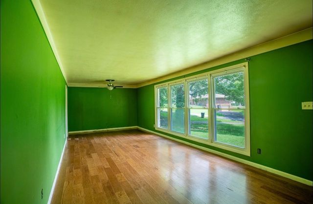 102 Woodland Dr, Dickson, TN 37055