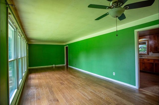 102 Woodland Dr, Dickson, TN 37055