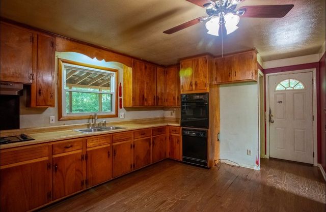102 Woodland Dr, Dickson, TN 37055