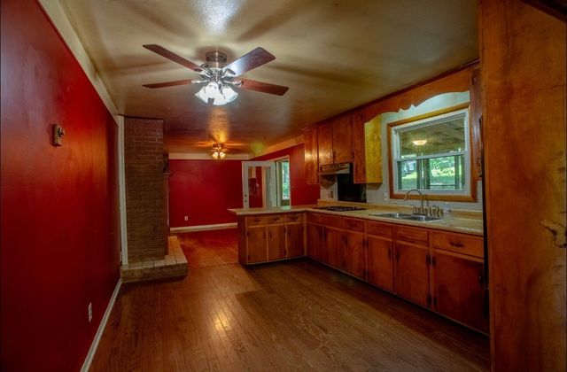 102 Woodland Dr, Dickson, TN 37055