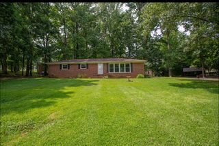 102 Woodland Dr, Dickson, TN 37055