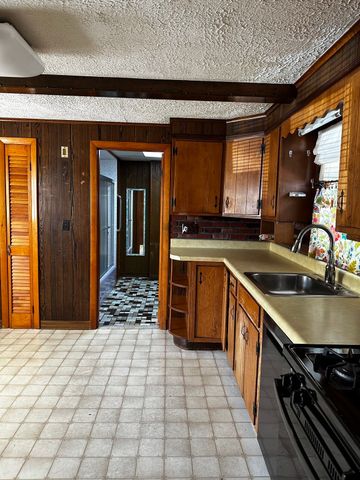 168 Howard St, Lawrence, MA 01841