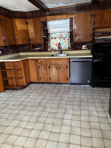 168 Howard St, Lawrence, MA 01841