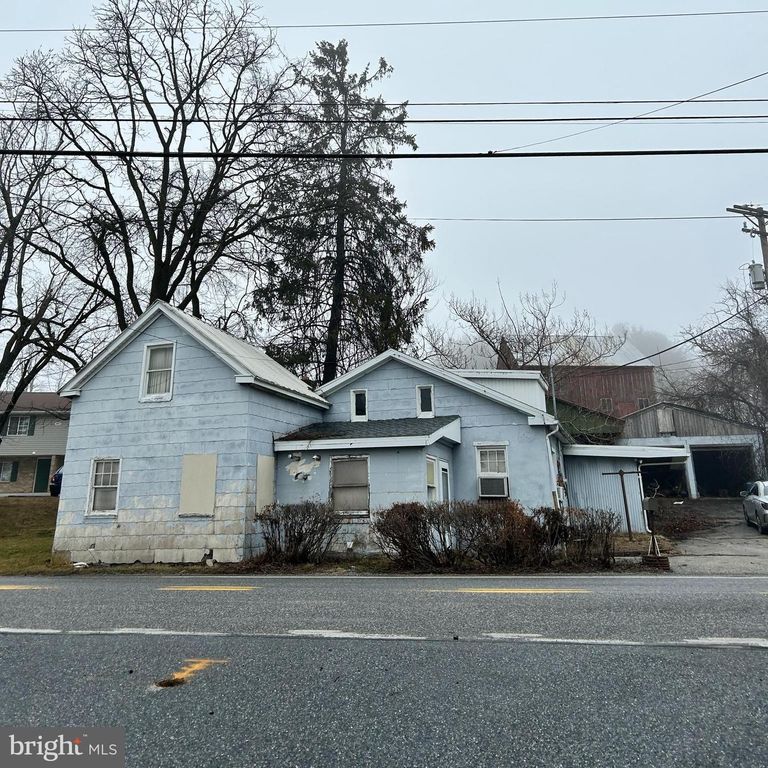 651 COUNTRY CLUB RD, Red Lion, PA 17356