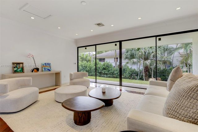 8118 Los Pinos Blvd, Coral Gables, FL 33143