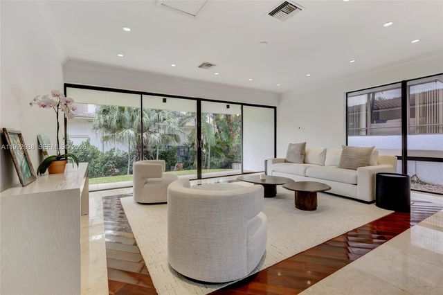 8118 Los Pinos Blvd, Coral Gables, FL 33143