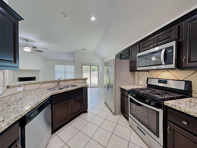 232 Country Crossing Circle, Magnolia, TX 77354