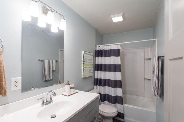 5035 Rosslyn Avenue, Indianapolis, IN 46205