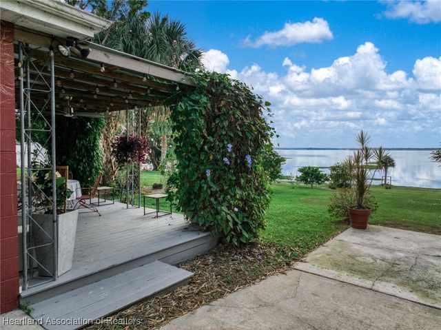 1961 Lakeview Drive, Sebring, FL 33870