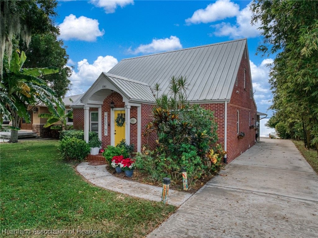 1961 Lakeview Drive, Sebring, FL 33870