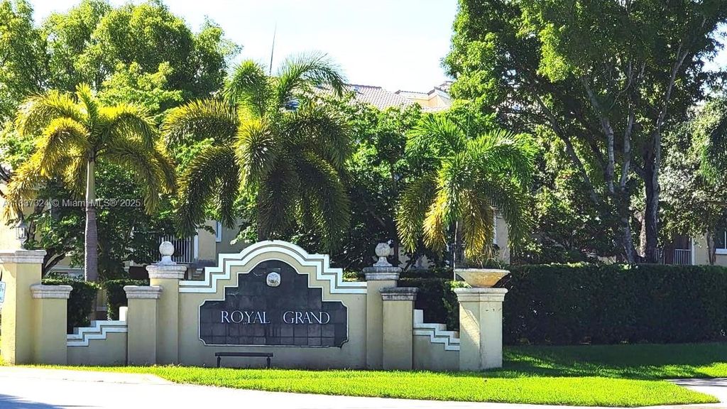 2600 S University Dr 307, Davie, FL 33328