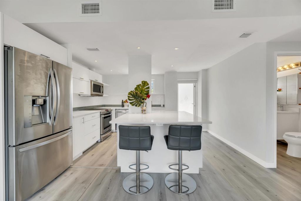 2840 N Ocean Boulevard 308, Fort Lauderdale, FL 33308