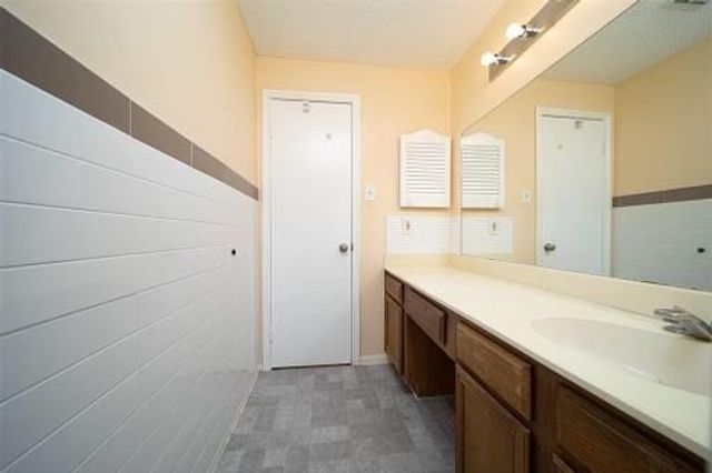 8293 Sands Point Drive 185, Houston, TX 77036