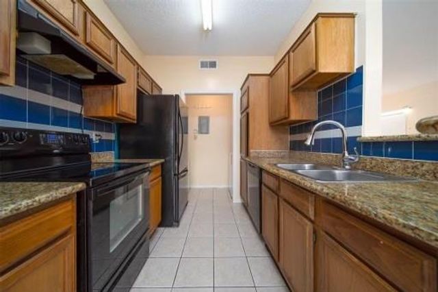 8293 Sands Point Drive 185, Houston, TX 77036