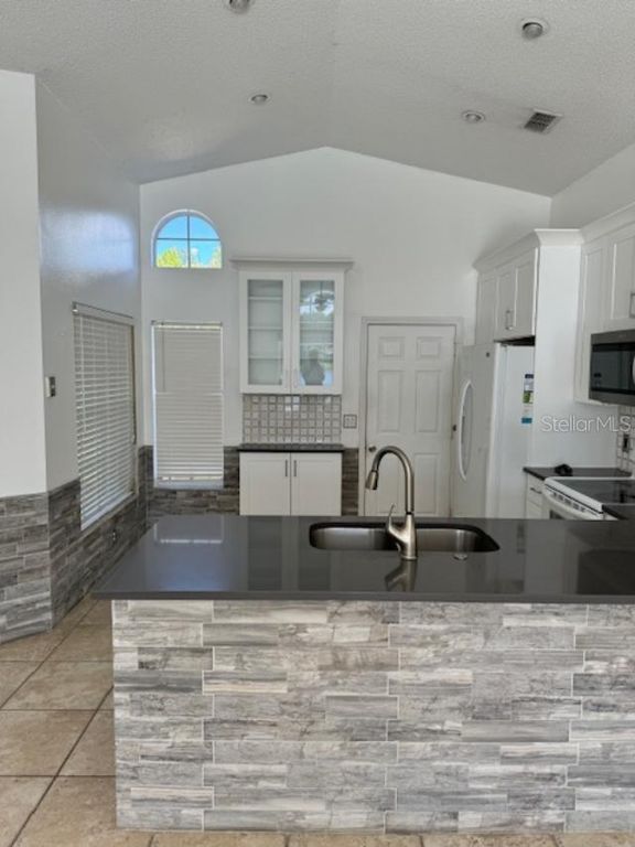 Image 5 of property listing at 1623 BRIDGEVIEW CIRCLE, Orlando, FL 32824