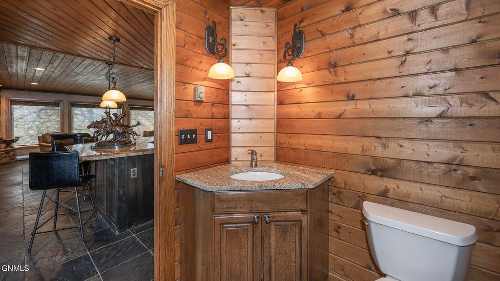 10000 76th Avenue SE, Bismarck, ND 58504 photo 13