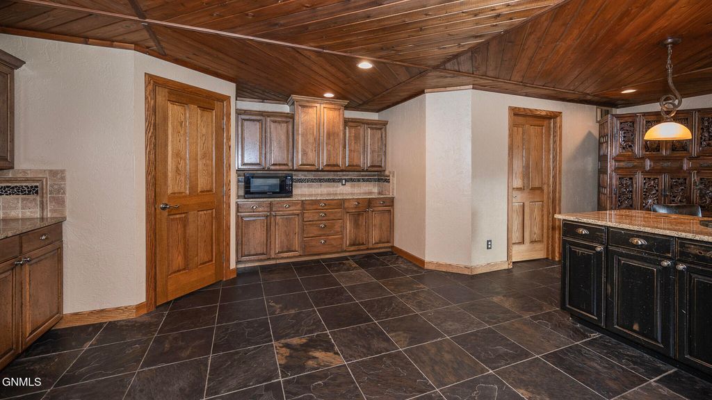 10000 76th Avenue SE, Bismarck, ND 58504 photo 16