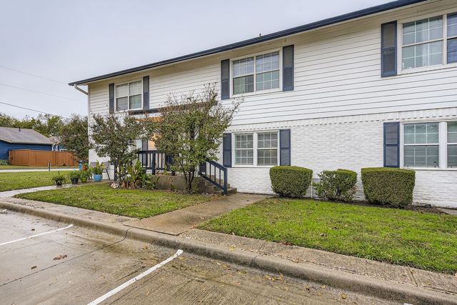 214 Austin Street, Grapevine, TX 76107