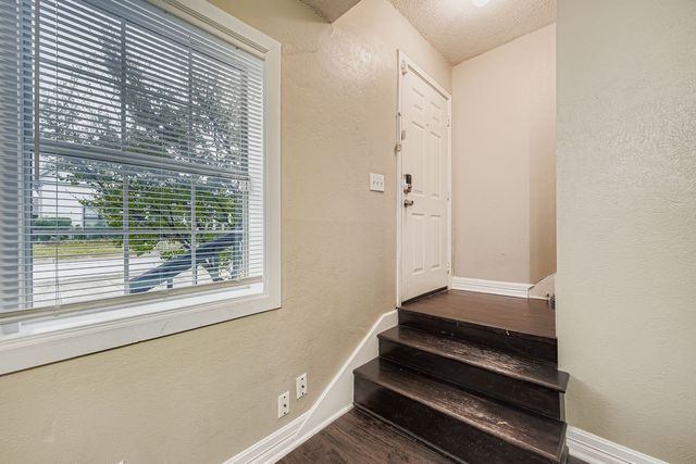 214 Austin Street, Grapevine, TX 76107