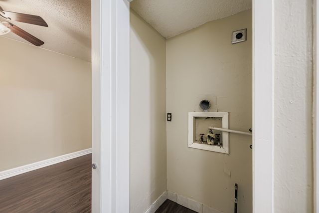 214 Austin Street, Grapevine, TX 76107