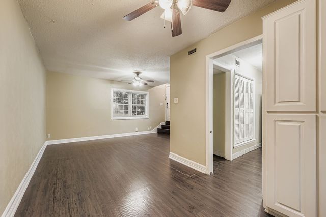 214 Austin Street, Grapevine, TX 76107