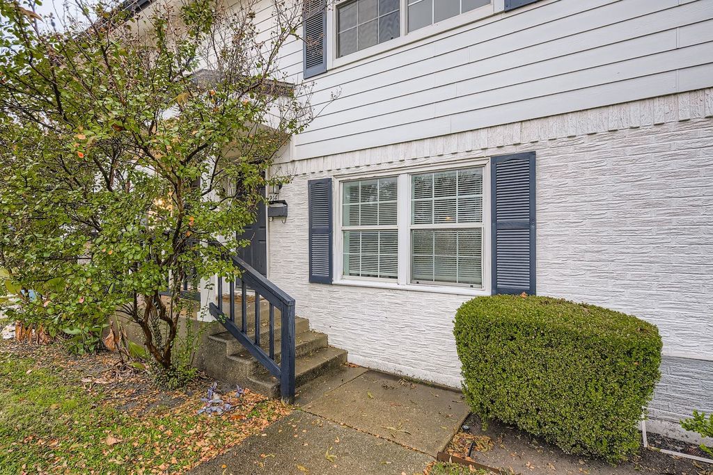 214 Austin Street, Grapevine, TX 76107