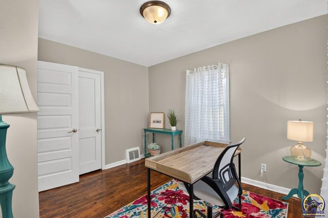 811 SW Randolph AVE, Topeka, KS 66606