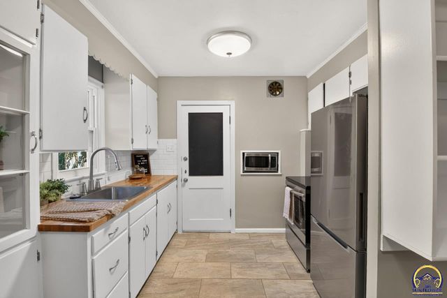 811 SW Randolph AVE, Topeka, KS 66606