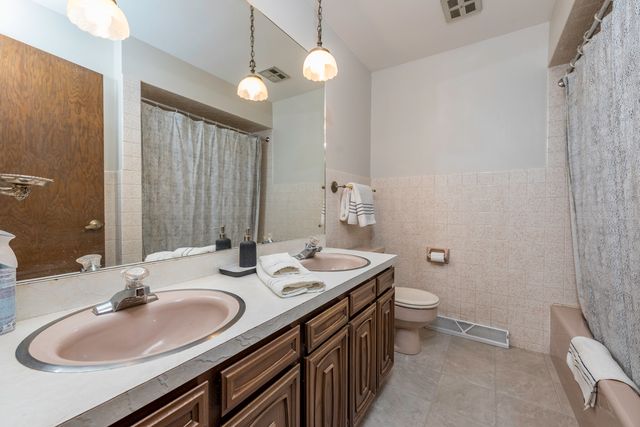 2009 Kedron Boulevard, Zion, IL 60099