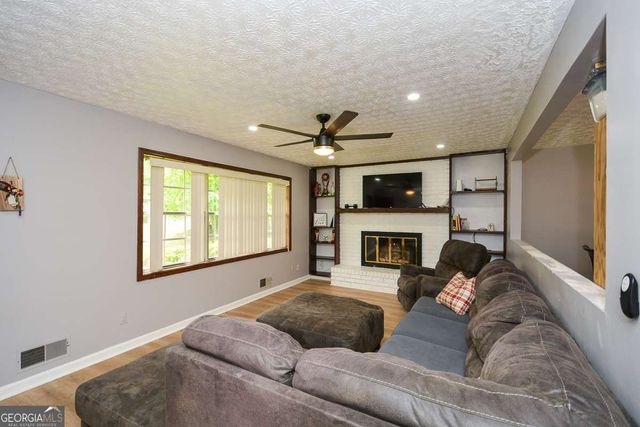 2409 Red Fox Run NW, Acworth, GA 30101