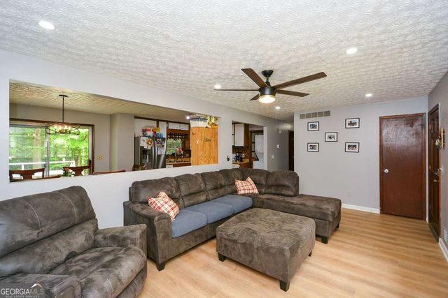 2409 Red Fox Run NW, Acworth, GA 30101