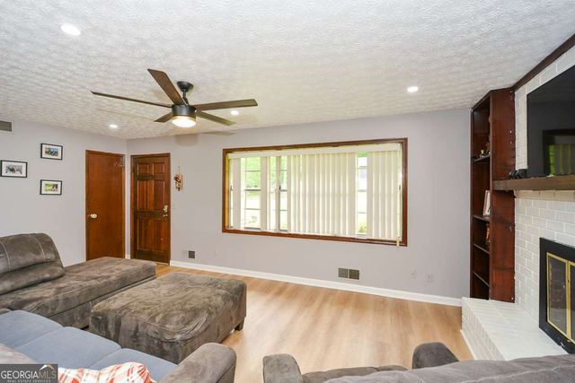 2409 Red Fox Run NW, Acworth, GA 30101