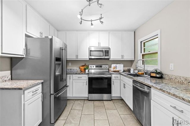 16460 Old Jamestown Road, Florissant, MO 63034