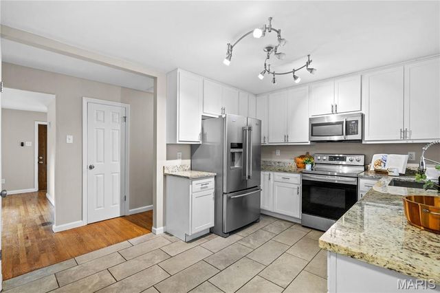 16460 Old Jamestown Road, Florissant, MO 63034