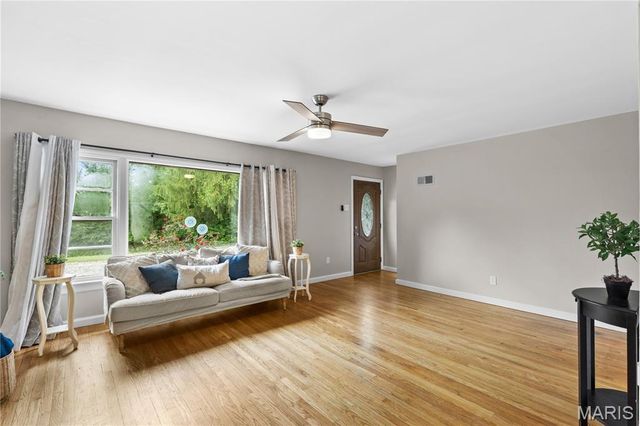 16460 Old Jamestown Road, Florissant, MO 63034